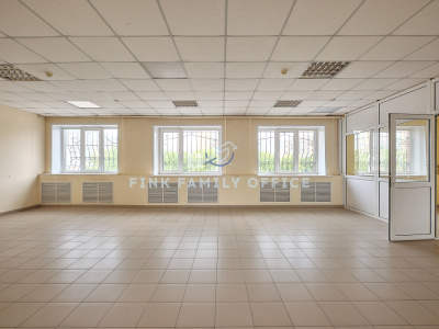Универсальное помещение 400 м² с высокой мощностью электросети